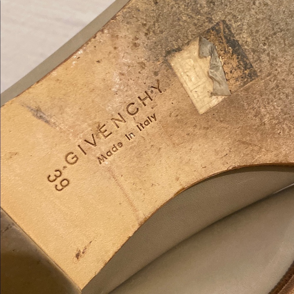GIVENCHY Made in Italy Elegant Tan Women's Sandals. Size 39 - Picture 6 of 7